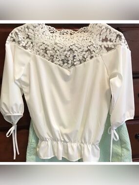 Women’s White Lace Yoke Peplum Blouse Size Small Romantic Tie Sleeve